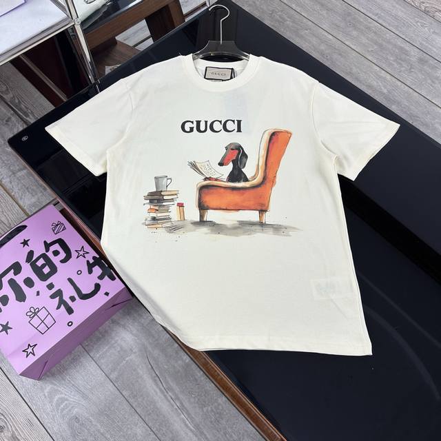 Gucci 2025夏季重磅新品来袭！无感印花高克重短袖，解锁轻奢穿搭新体验｜352 面料升级 品质触手可及 严选客供定制针织 %纯棉面料，触感细腻亲肤，高克重