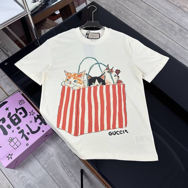 Gucci 2025夏季重磅新品来袭！无感印花高克重短袖，解锁轻奢穿搭新体验｜362 面料升级 品质触手可及 严选客供定制针织 %纯棉面料，触感细腻亲肤，高克重