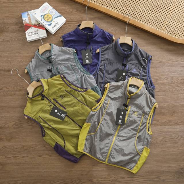 上新 品牌：凯乐石 Kailas 尺码：S-M-L-Xl-Xxl 颜色：紫色-灰拼绿-灰拼紫-灰拼黄-黄色 类型：夏季户外立领防水凉感亲肤防晒衣马甲 材质：防晒