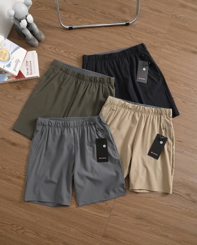 上新 品牌：露露乐蒙 Lululemon 尺码：M-L-Xl-Xxl-Xxxl-Xxxxl 颜色：黑色-灰色-绿色-卡其 类型：四色机能户外速干短裤 材质：进口