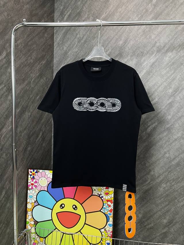 款号 G159 Good碎钻亮片字母圆领短袖 Goodbrand官网Zp同步新款T恤 面料采用32支双纱290克高克重纯棉面料 同缸定织定染原版同色螺纹 进口机