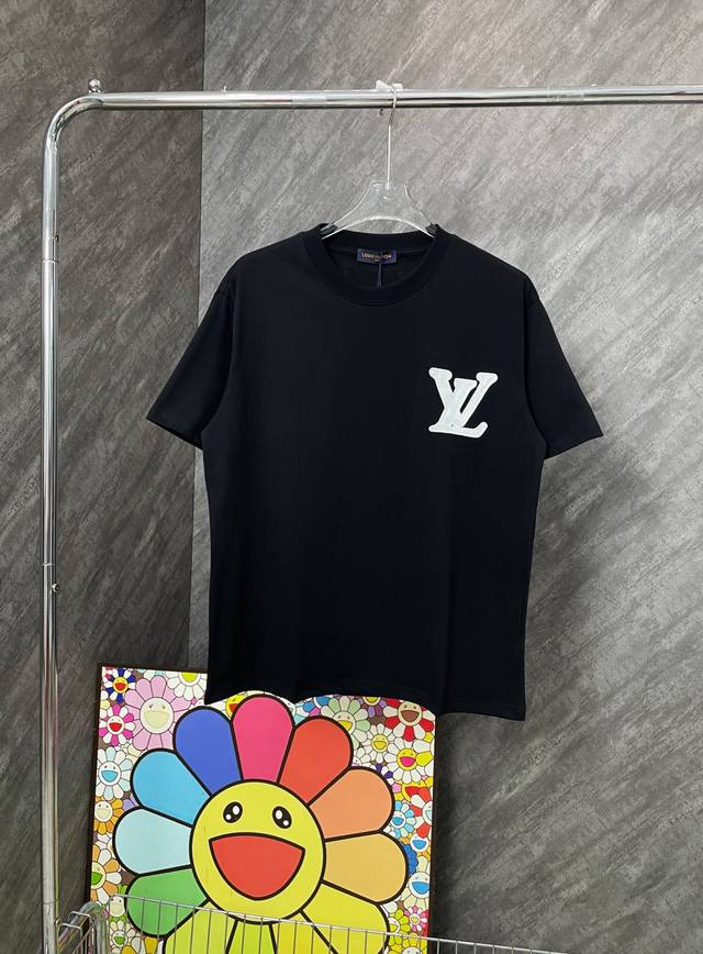 款号 G158 Lv贴布图标毛线字母刺绣圆领短袖 Louisvuitton官网Zp同步新款T恤 面料采用32支双纱280克高克重纯棉面料 同缸定织定染原版同色螺