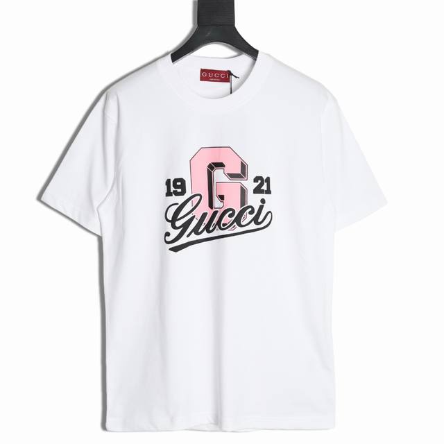 Gucci 古驰 25Ss 1921字母印花Logo短袖 G家 25Ss新款常规版型T恤以针织棉匠心打造，缀饰“1921 Gucci”印花。 A Size:S-