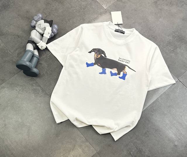 潮牌 巴黎世家Balenciaga腊肠狗四脚拼接凹凸圆领短袖T恤！ ：240G双纱潮牌专用棉，纹理清晰，质感满满，同缸定染1×1无色差精密纯棉螺纹，层搭叠穿，自