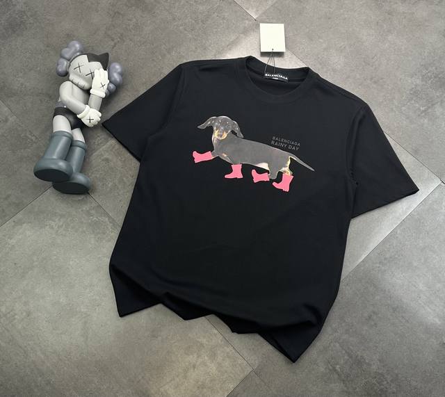 潮牌 巴黎世家Balenciaga腊肠狗四脚拼接凹凸圆领短袖T恤！ ：240G双纱潮牌专用棉，纹理清晰，质感满满，同缸定染1×1无色差精密纯棉螺纹，层搭叠穿，自