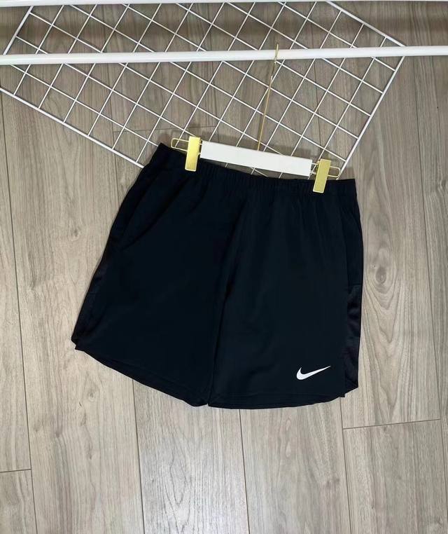 丶上新 速干短裤老品质 原版原标 货号：Cz9069-010 男子速干运动短裤专注高强度运动而生采用轻盈速干梭织面料 在高强度训练 运动当中可以随身体动作灵活运