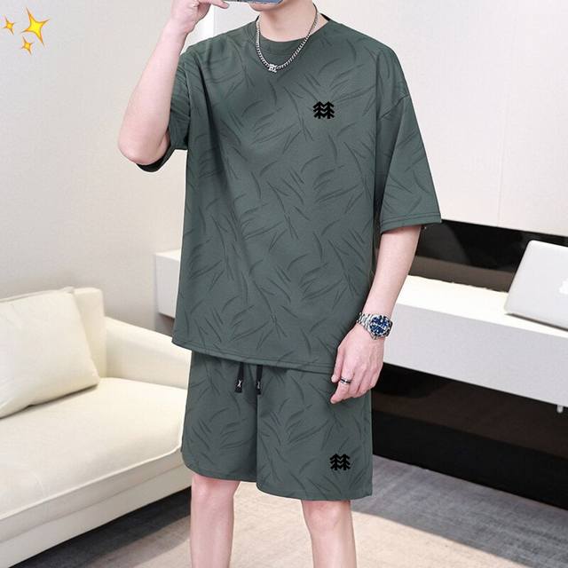 供 Kolon Sport 可隆冰丝速干竹叶印花短袖套装弹力十足， 会呼吸有运动感休闲套装！凉爽不贴肉，质感无敌夏季薄款速干冰丝弹力健身跑步休闲运动套装看的见的