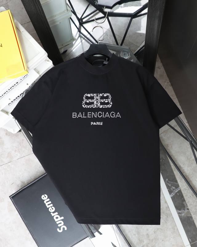 供 顶级版本 巴黎世家#25Ss顶级烫钻工艺短袖# Balenciga巴黎世家# 巴黎专用双纱*260G高克重1比1双纱罗纹 Os落肩宽松版型 男女同款！！ 码