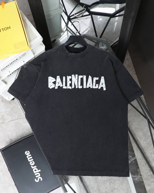 供 顶级版本 Balenciaga巴黎世家螺丝钉印花 巴黎世家25新春首发最新款短袖T恤 巴黎专用260G面料 重工水洗 做旧磨破效果 精致车线 做工精细 颜色