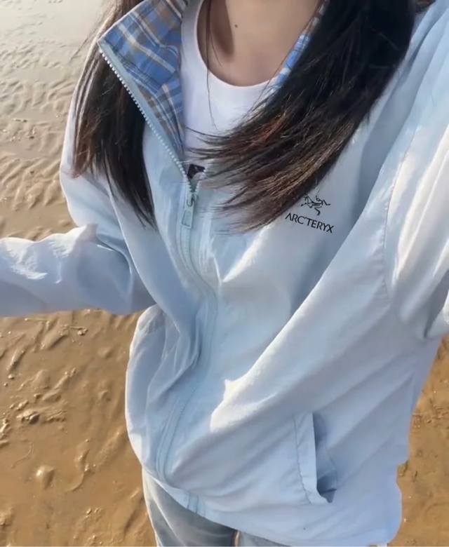 始祖鸟Arc Teryx冰川蓝情侣防晒喷雾衣男女同款夏季薄款拼接格子夹克衫翻领速干运动外套 ~采用进口防晒高密度防晒面料 内里设有网孔透气孔 ！ ~版型百搭 运