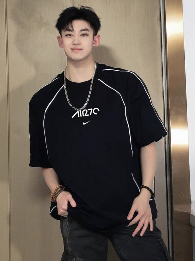 新款耐克Nike包条插肩撞色拼接Ins 领口螺纹针织情侣同款宽松落肩短袖T恤 面料: 300G重磅纯棉新疆长绒棉 采用特定重磅32S精棉平纹针织面料，300克重