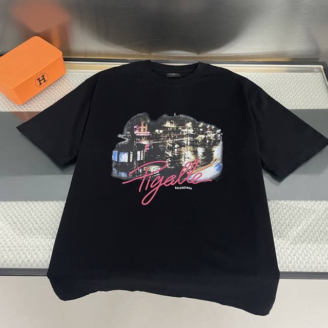 上新 纯原臻品 顶级原版复刻 Balenciaga 巴黎世家25Ss最新格鲁吉亚城市夜景磨破宽松短袖T恤 原版面料高版本高品质 网红明星同款 面料采用克重280