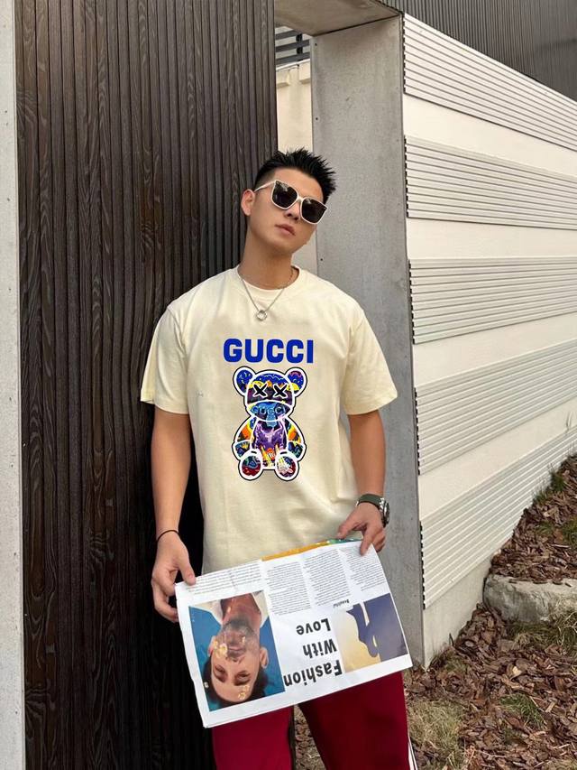 古驰 Gucci限定款卡通小熊印花圆领短袖 款号：852 原版面料官方同款短袖T恤 定制280 克同缸染面料手感非常舒服 春夏最新砖柜同步时尚又个性超级百搭好看