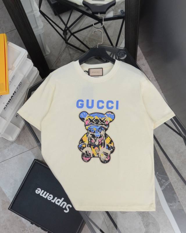 古驰 Gucci限定款卡通小熊印花圆领短袖 款号：852 原版面料官方同款短袖T恤 定制280 克同缸染面料手感非常舒服 春夏最新砖柜同步时尚又个性超级百搭好看
