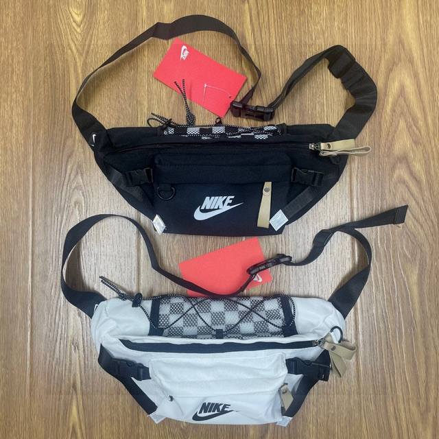 Nike耐克大勾子户外旅游运动休闲多功能腰包胸包单肩包斜挎包 颜色：黑色 白色 尺寸：39X17X09 Cm 1811