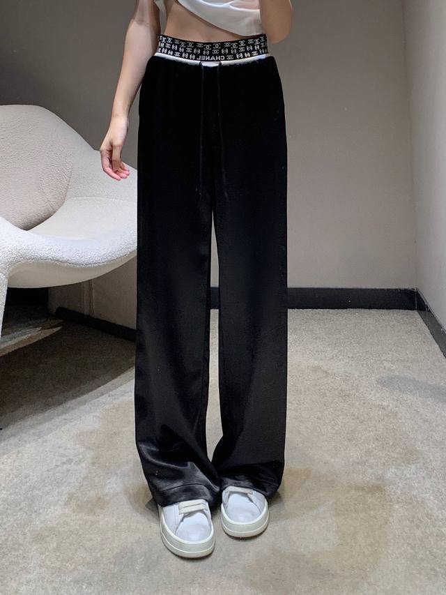 上新 Chane* 小香 字母织带腰抽绳休闲阔腿裤 很好搭配的一款裤子 好好看 气质女神，上身超级显瘦轻松驾驭～ 颜色：黑色 白色 码数：Sml S码推荐： 8