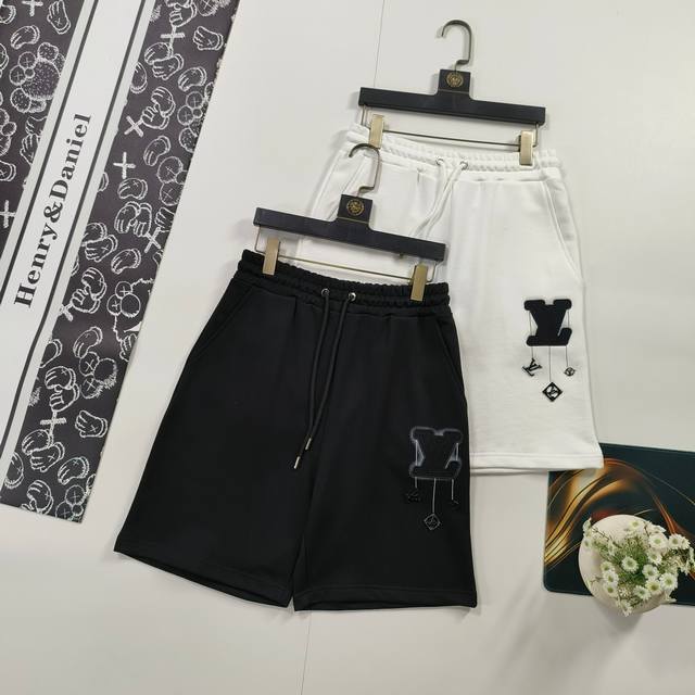 尺码S-Xl高端定制 Louis Vuitton路易威登短裤 经典刺绣字母金属Lv驴家标情侣五分裤 轻奢主义 男女日常通勤穿搭必备单品 正确版本 欢迎对比 详细