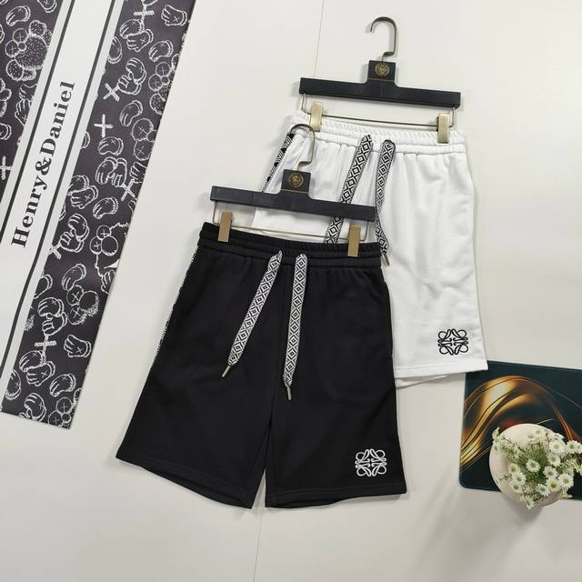尺码S-Xl高端定制 Loewe罗意威 2025新款男女日常通勤穿搭必备 织带拼接 休闲短裤 定制380克毛圈面料 进口田岛机刺绣工艺 定制抽绳 腰标吊牌洗水唛