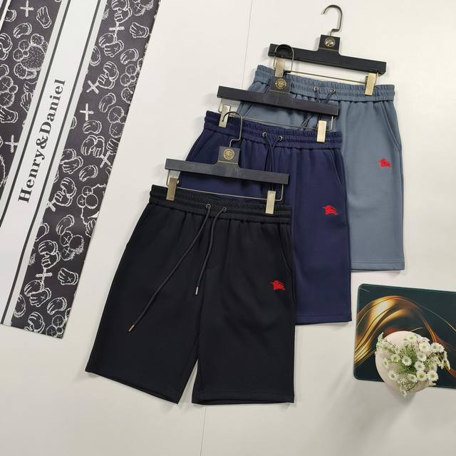 尺码S-Xl经典款 Burberry巴宝莉短裤2025夏季新品战马刺绣五分裤松紧腰 亲肤感极佳 简约休闲款式打造休闲与个性兼备的时髦单品奢华经典品牌Logo设计