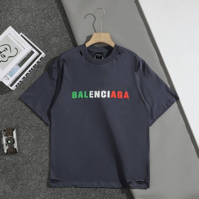 上新 顶级复刻版本 Balele 巴黎世家 25Ss早春新款 字母Logo发胖印花短袖 轻奢主义 男女日常通勤穿搭必备单品 正确版本 欢迎对比 详细特征 320