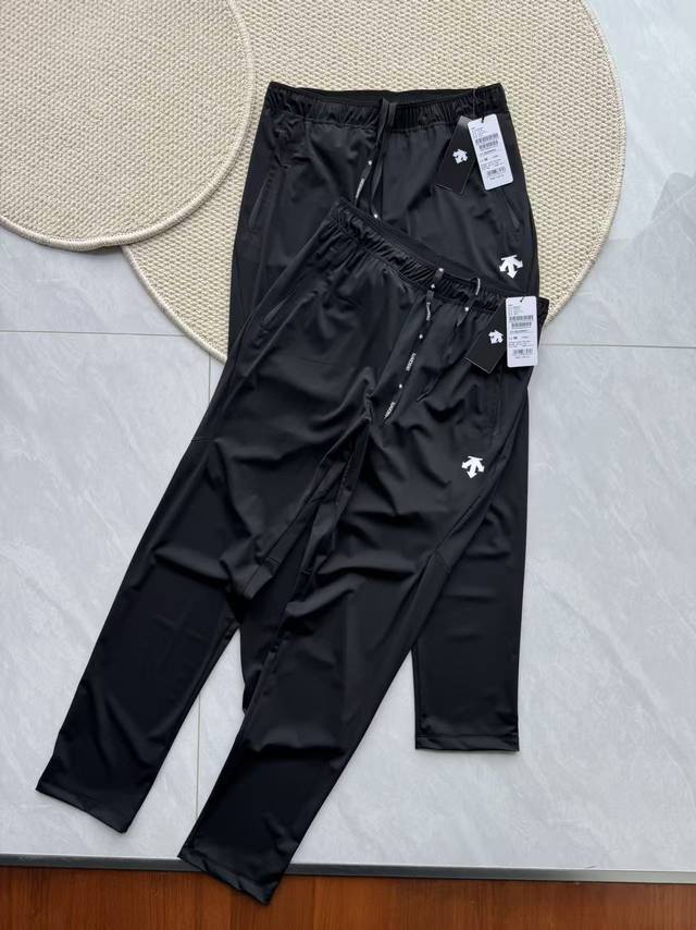 箭头男士防晒针织运动速干长裤 Size：M L Xl 2Xl 3Xl 经典黑 弹力很大，按照臀围选码，肤感细腻爽滑，贴身穿有种像开冷气一样的舒爽降温体感 吸湿排