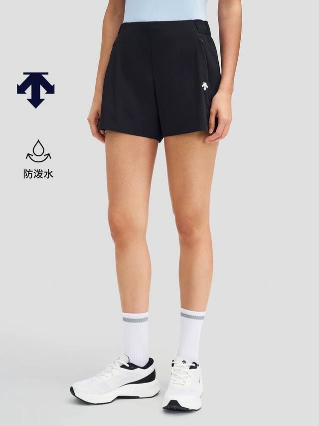 Descente迪桑特 Awaken 女子破风Pro 防泼水 梭织短裤 采用高品质运动属性梭织面料制成的运动短裤。面料轻质舒爽，挺括有型，同时具有防泼水功能性。