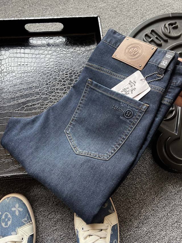 专柜顶级云柔纱！ 人气爆款！Lululemon 露露乐檬专柜新品高奢顶级云柔纱牛仔裤！恒隆在售万元级，款号：7823 露露乐檬家今年最新特级云柔纱牛仔面料！优选