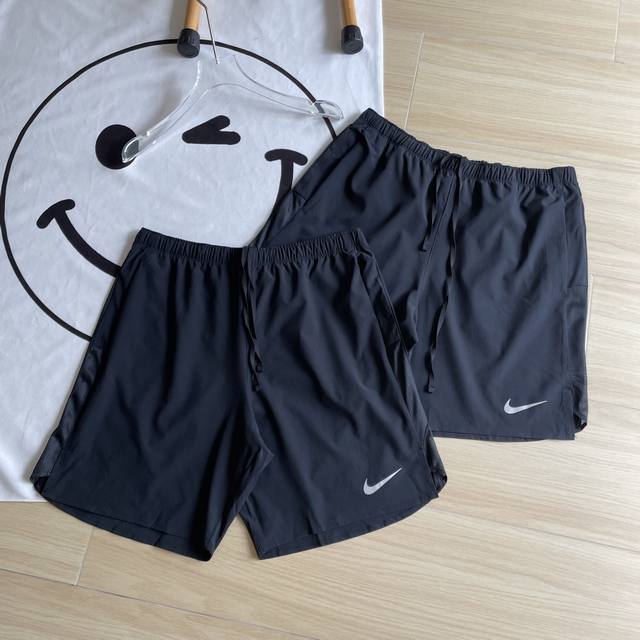 主图+细节 原版原标 Nike 耐克 男子速干运动短裤专注高强度运动而生采用轻盈速干梭织面料 货号:Cz9069-010 在高强度训练 运动当中可以随身体动作灵