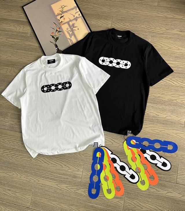 高品质 Goodbrand 25Ss新款 彩钻字母Logo 镂空硅胶印花 宽松男女同款圆领纯棉短袖T恤 版型宽松版，面料330G全棉精梳棉，品质超赞 颜色： 白
