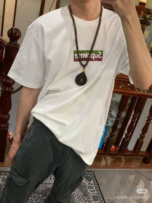 Supreme Ss25 慈善Boxlogo 新款印花短袖后背字母印花男女同款圆领短袖T恤 版型宽松版，面料330G全棉精梳棉，品质超赞 颜色： 白色 尺码M-