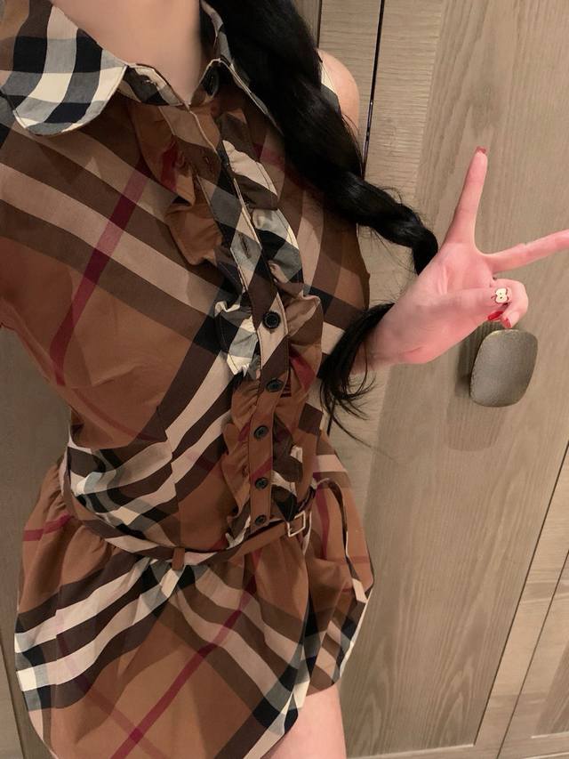 Burberry 巴宝莉Bbr纯棉格子翻领背心连衣裙配腰带 款号：25670505406 颜色：图片色 尺码：Sml S码80-95斤 M码95- 斤 L码 -