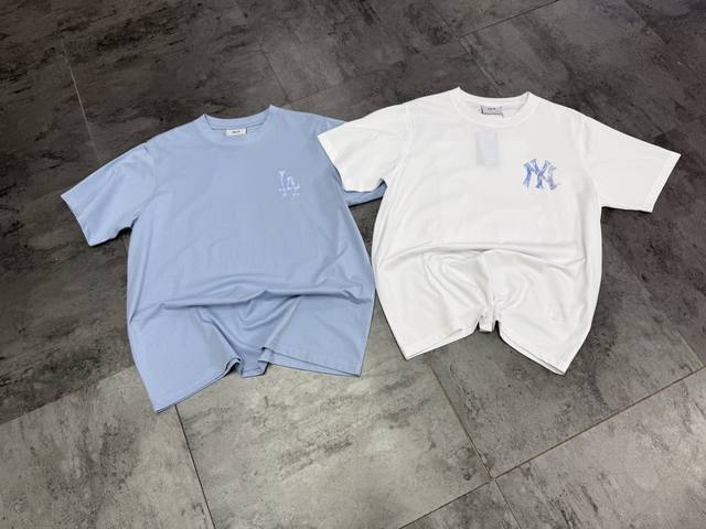 潮牌国专柜同款Mlb 一款简约中又带有极具设计感的短T， 透着满满精致高档范，简约纯色诠释着简单素雅，4款颜色都非常清新自然，上身活泼减龄，轻松打造夏日气息处处