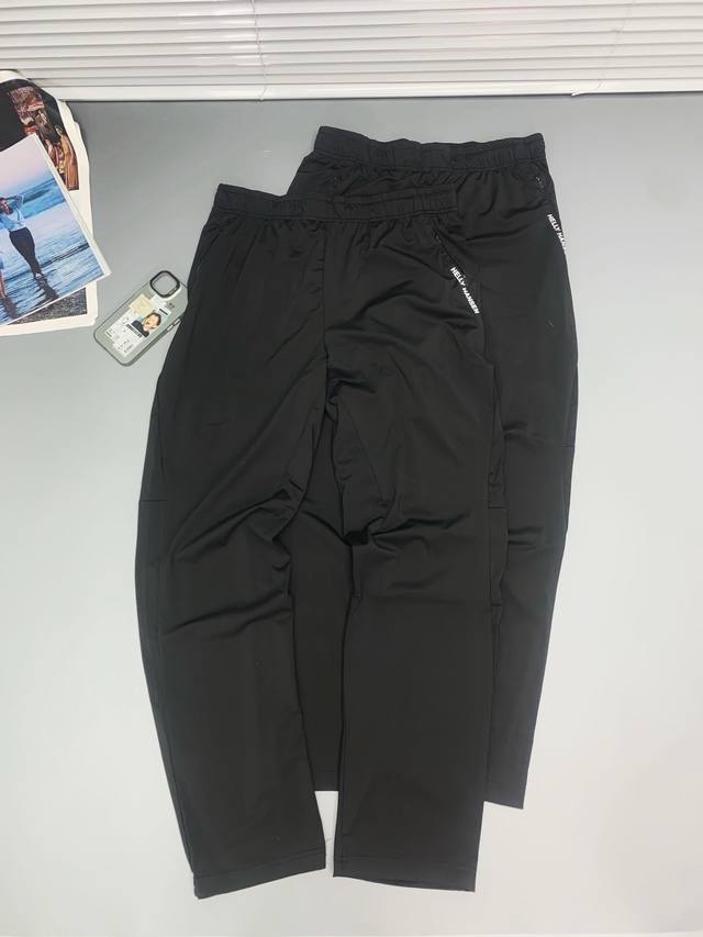海丽汉森Helly Hansen Hh 字母腰带25夏男款日常运动防晒清爽凉感速干休闲针织长裤. Hh口袋字母冰丝面料耐磨精致3D立体压胶Logo字母非常的具有