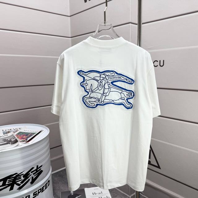 Bbr 巴宝*莉 2025春夏款 经典战马贴布绣花 个性Logo 定制双纱平纹纯棉面料 短袖T恤 男女同款 尺码： S 90- 斤 M - 斤 L -165斤