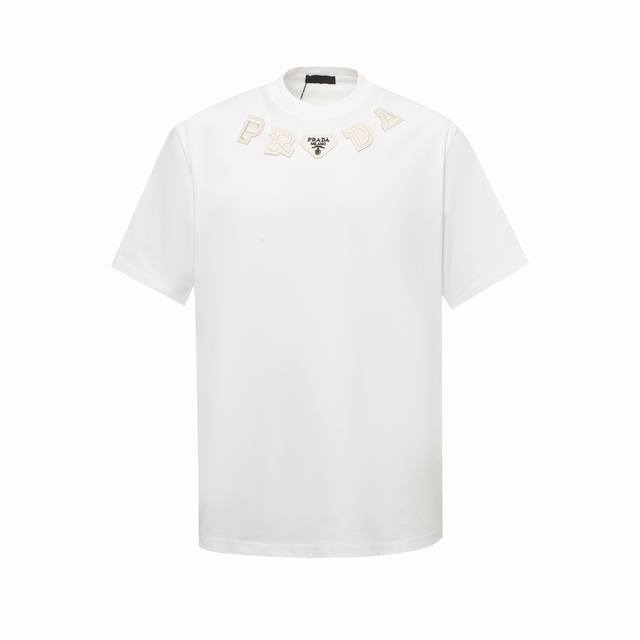 Prada 面料：100%棉 Prada 普拉达 高品质采用320克双纱面料，1*1索罗娜罗纹， 激光贴皮绣花，宽松版本，男女同款 颜色：黑色 白色 码数：Xs