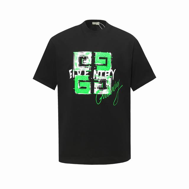 Givenchy ] 面料：100%棉 Givenchy纪梵希高品质厚板印花加拉浆，色彩鲜艳丰富，有层次感，凸起的图案，立体感超强，采用300克双纱面料，1*1