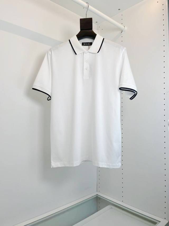 Lo*Ro Pi*Na诺 U翩雅 2025春夏 品质控推荐 云朵般的亲肤触感 雅痞绅士 双丝光三粒扣商务休闲经典款翻领短袖T恤 简奢风 一粒扣V型翻领的设计 上