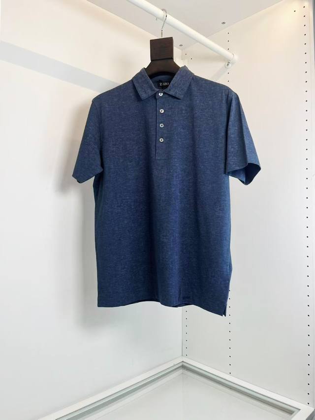 Zeg*A杰*亚 2025春夏蜡染液氨工艺新品，年年经典 商务休闲男士短袖Polo衫. 经典百搭.衣橱必备的款式 四粒扣翻领款式 面料采用最新的蜡染液氨工艺，长