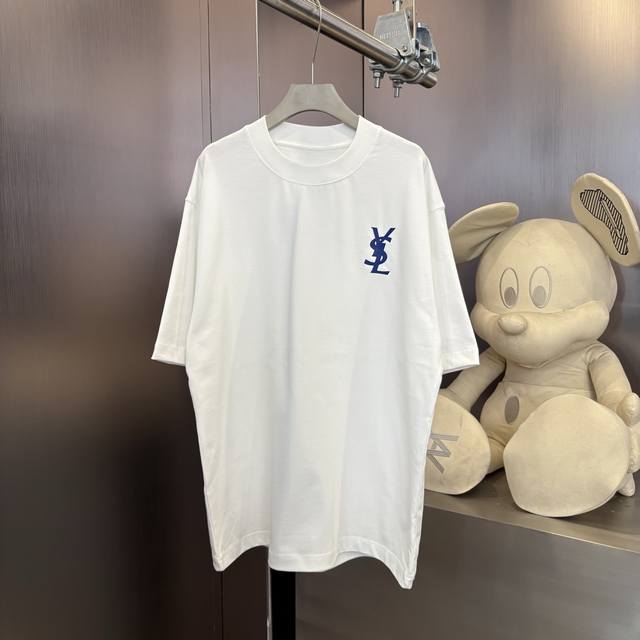 Ysl 面料: 320克面料 40支双纱 尺码: S - 斤 M - 斤 L - 斤 Xl -200斤 Xxl 200-220斤 春夏限定款，320克面料，定制