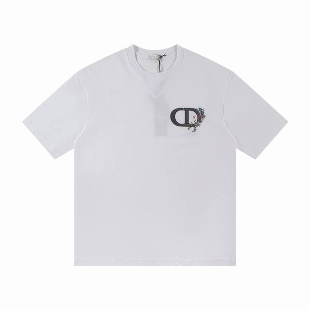 一首批.散单拿10 迪奥Dior*2025最新款短袖 材质:采用高版本300G双纱精梳棉 尺寸:S M L Xl 颜色:黑色 白色