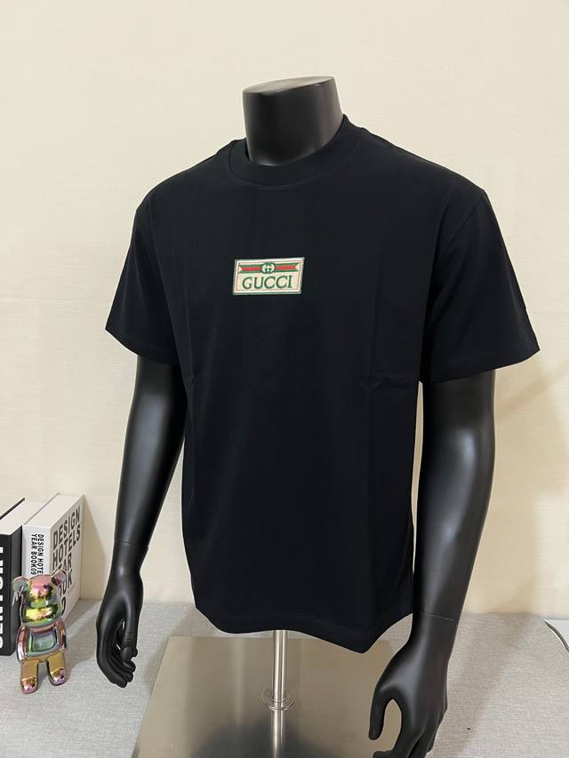Gucci 古驰 25Ss红绿织带刺绣Logo小标短袖T恤，定制原版织带 区别实拍细节可见 无敌百搭， 可以穿很久的经典款 面料采用240克重精梳棉，定制32支