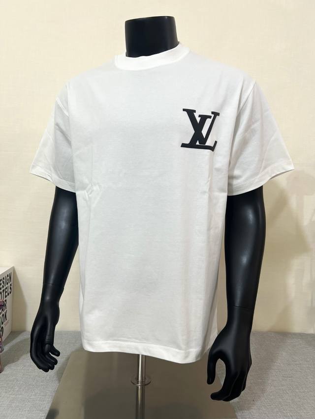 Louis Vuitton 路易威登 Lv 宽松版型 25Ss新款手风琴发泡字母圆领短袖T恤，立体发泡字母Logo工艺，超精细平网印花工艺，对位定点印花，采用细