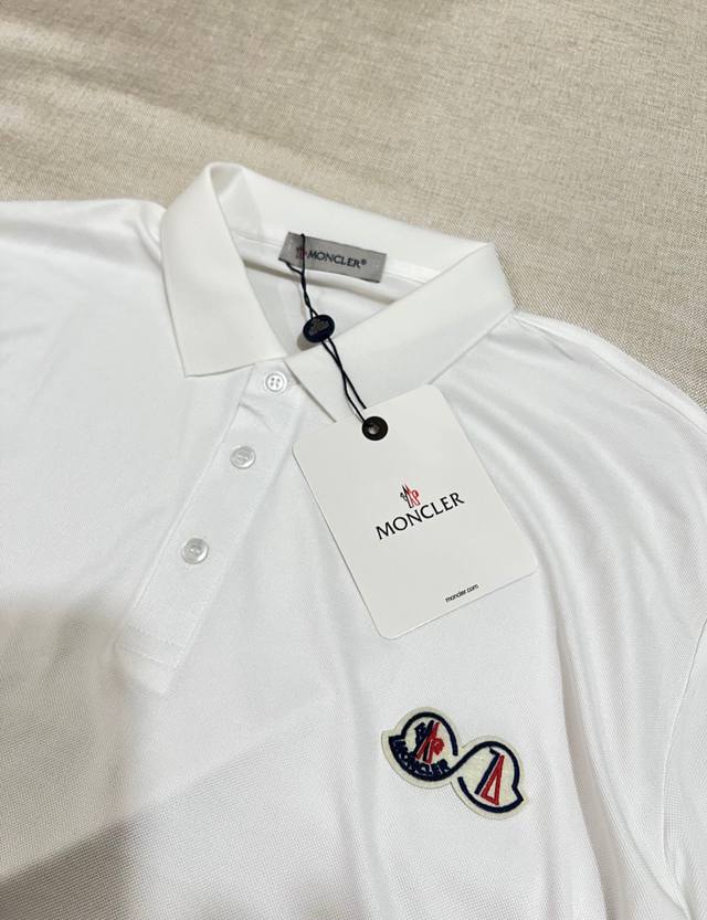 细节图 Moncler 蒙口 2025Ss 夏季冰丝速干Polo衫 ，双标纪念款官网同步， 短袖T恤定制 同缸染面料 ，手感非常舒服 轻薄透气上身有型， 春夏最
