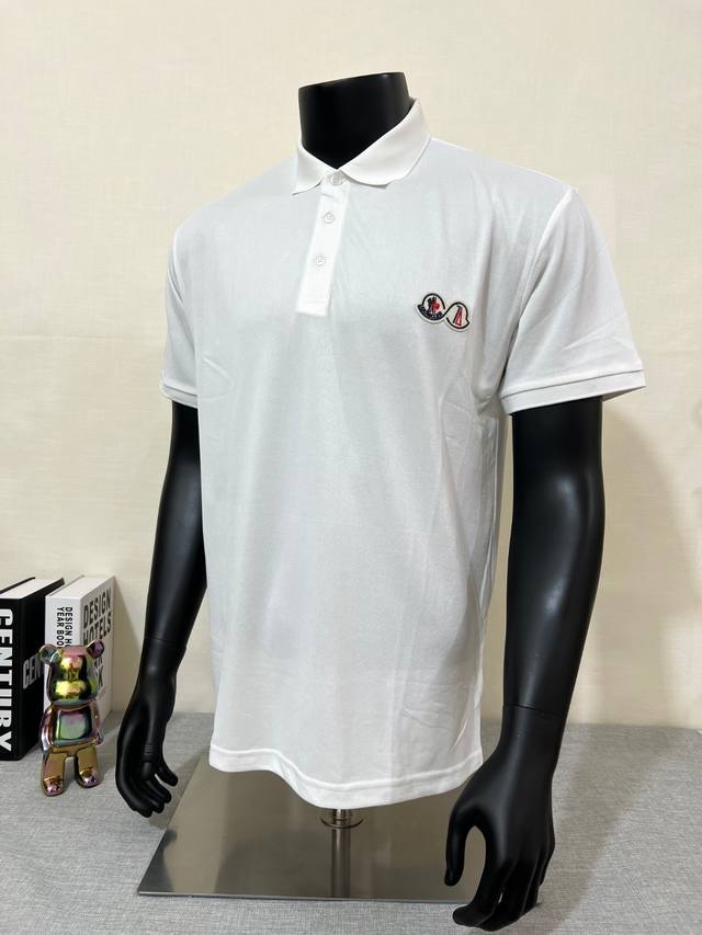 Moncler 蒙口 2025Ss 夏季冰丝速干Polo衫 ，双标纪念款官网同步， 短袖T恤定制 同缸染面料 ，手感非常舒服 轻薄透气上身有型， 春夏最新砖柜同