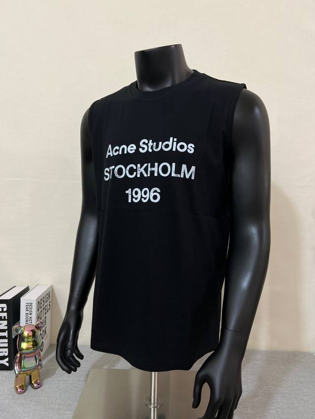 Acne Studios艾克妮1996经典破坏纪念字母印花复古无袖马甲，2025Ss新品上新64支240G双纱纯棉，Yb小领口设计，黑白墨数码直喷印花 ，黑白色