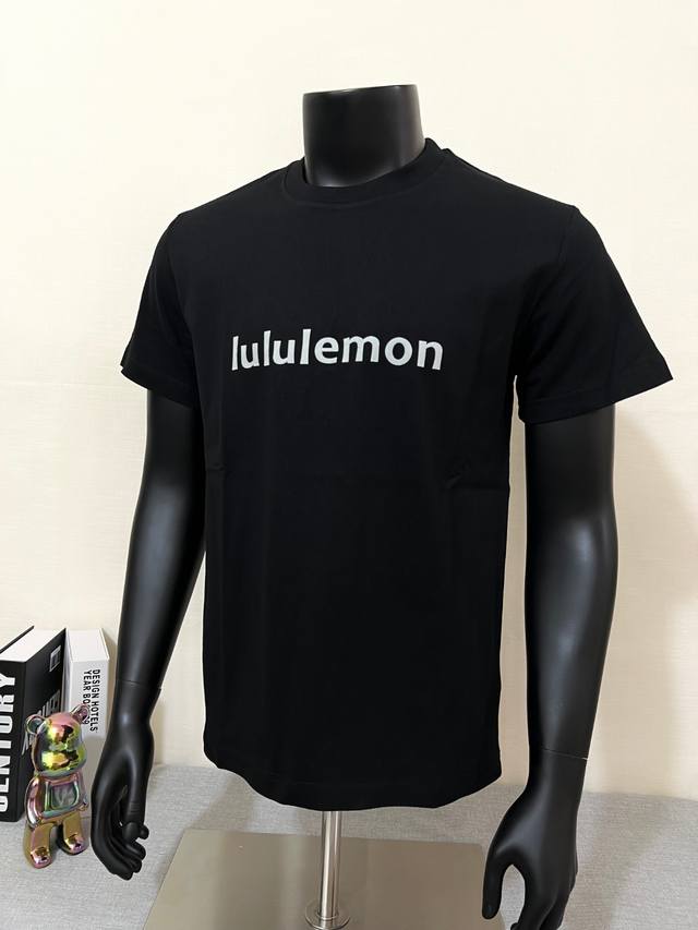 Lululemon露露乐蒙 2025Ss 新款上新纯棉男女同款短袖，怎么穿都不腻的高品质单品，植绒多标印花，潮人必备印花短袖T恤顶级版本字母Logo短袖；64支