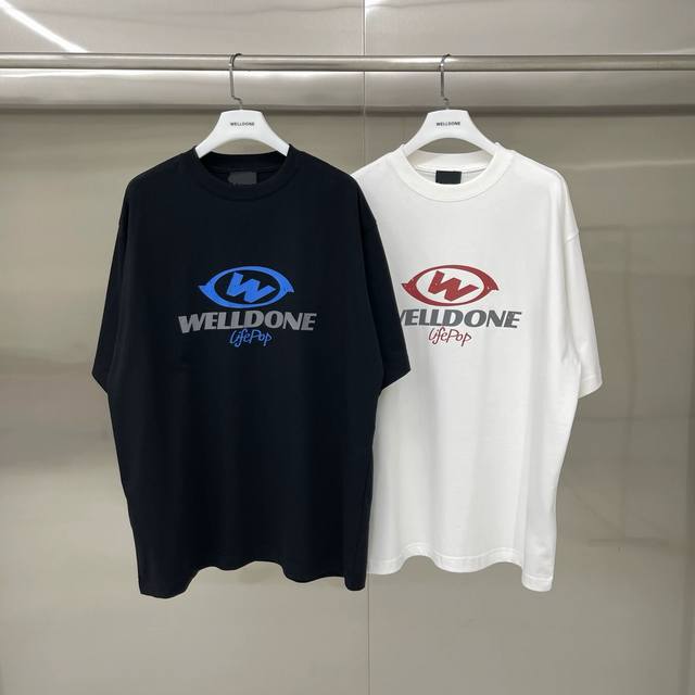 新款 款号: W238# We11Done 美式字母 宽松圆领短袖T恤男女情侣款 面料：2 G双纱精梳紧密赛络纺重磅纯棉 工艺：走线均是全身三线缝制，后领织带包