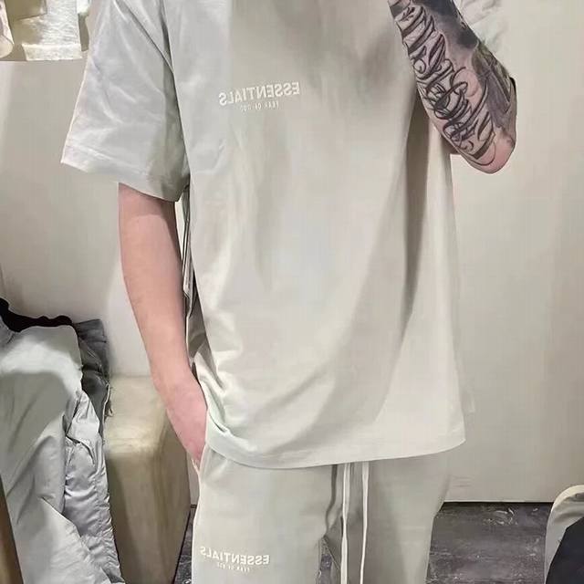 顶级正确版本 896 -Fear Of God Fog复线Essentials 第八季最新字母植绒印花高街宽松短袖T恤情侣款- 顶级天花板级别，新店冲人气，真的