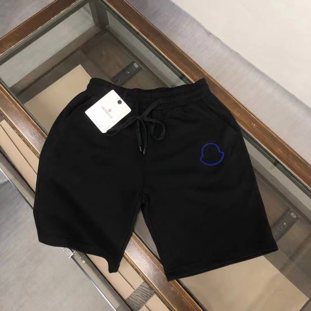 Mon*Cler 蒙*口 新款休闲短裤～定制卫衣毛圈棉面料，柔软舒适亲肤感极佳，吸汗透气！品牌标志性植绒 Logo，简约休闲款式打造休闲与个性兼备的时髦单品，大