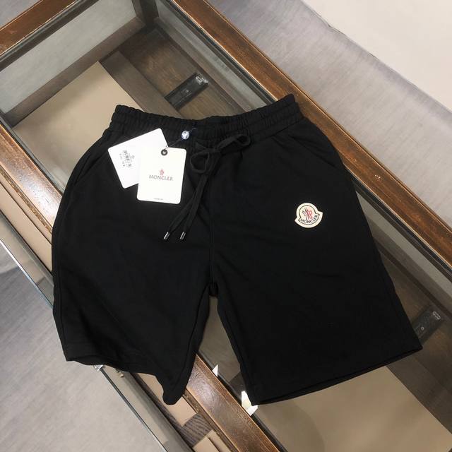 Mon*Cler 蒙*口 新款休闲短裤～定制卫衣毛圈棉面料，柔软舒适亲肤感极佳，吸汗透气！品牌标志性刺绣Logo，简约休闲款式打造休闲与个性兼备的时髦单品，大气